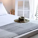 Alia Luxury * Γάιος