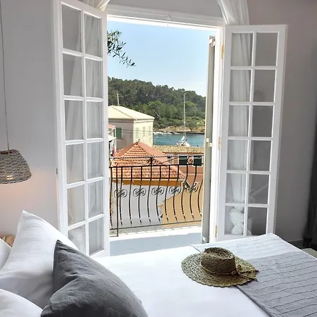 Alia Luxury * Gaios