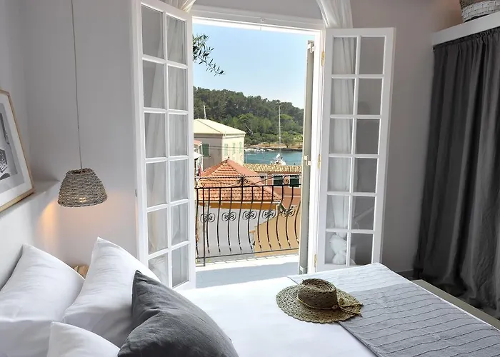 Alia Luxury * Gaios